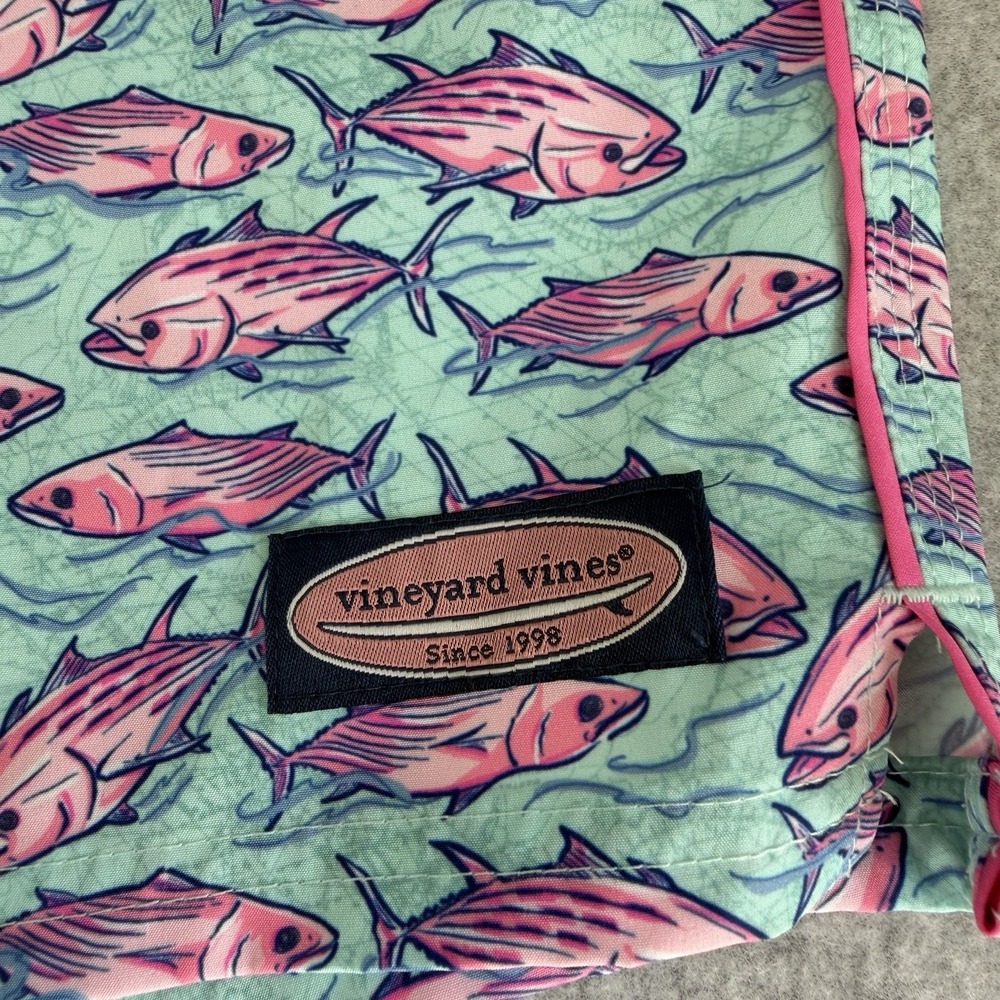 Vineyard Vines Sz M Swim Trunks Allover Fish Print Multicolored Shorts Front Hit